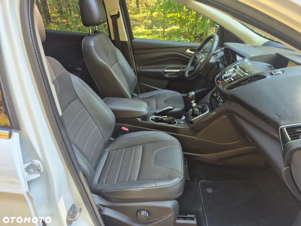 Ford Kuga 2.0 TDCi 2x4 Titanium - 19