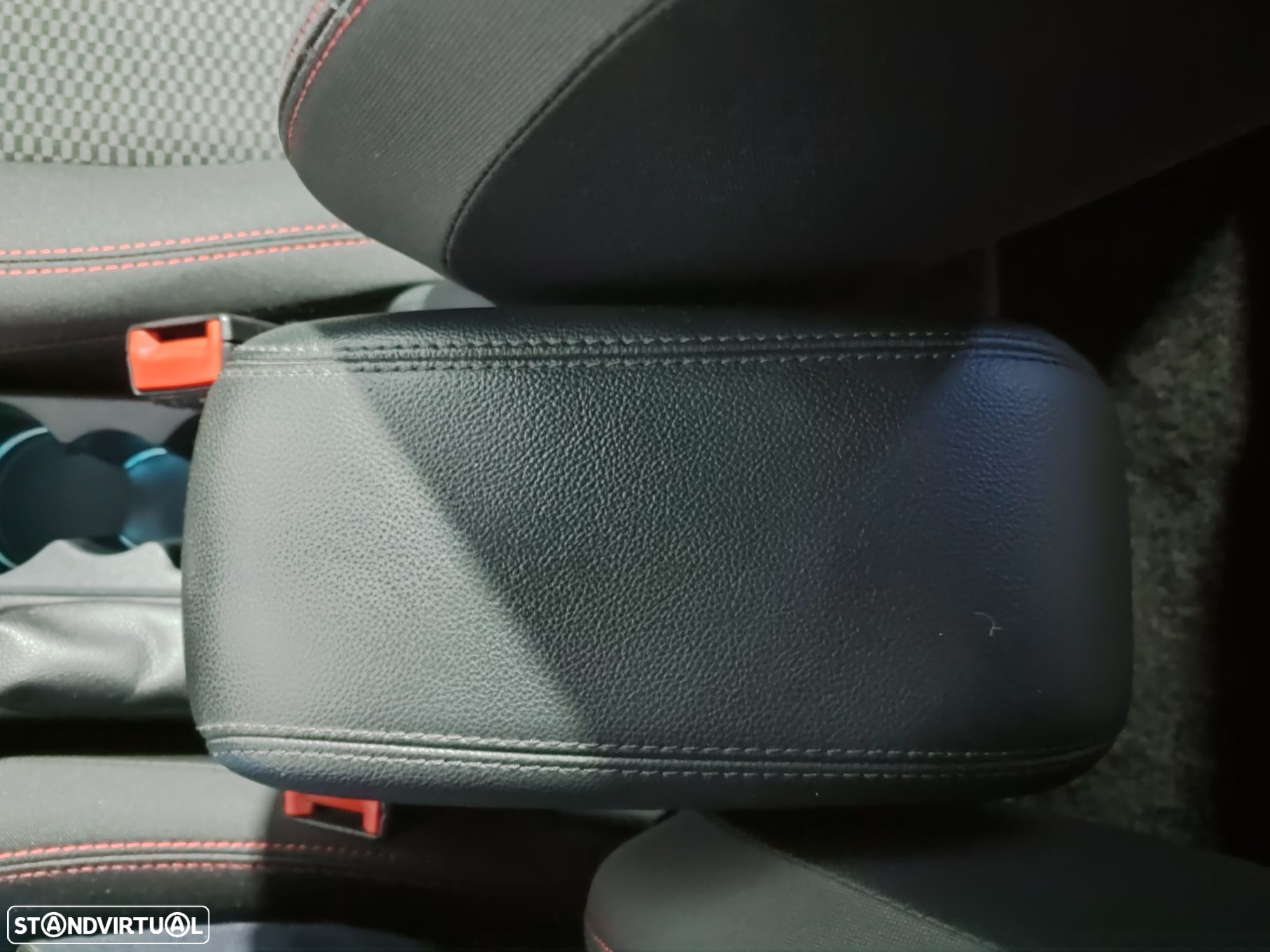 Ford Fiesta 1.0 EcoBoost ST-Line - 31