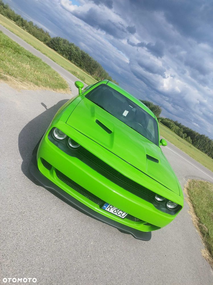 Dodge Challenger - 1