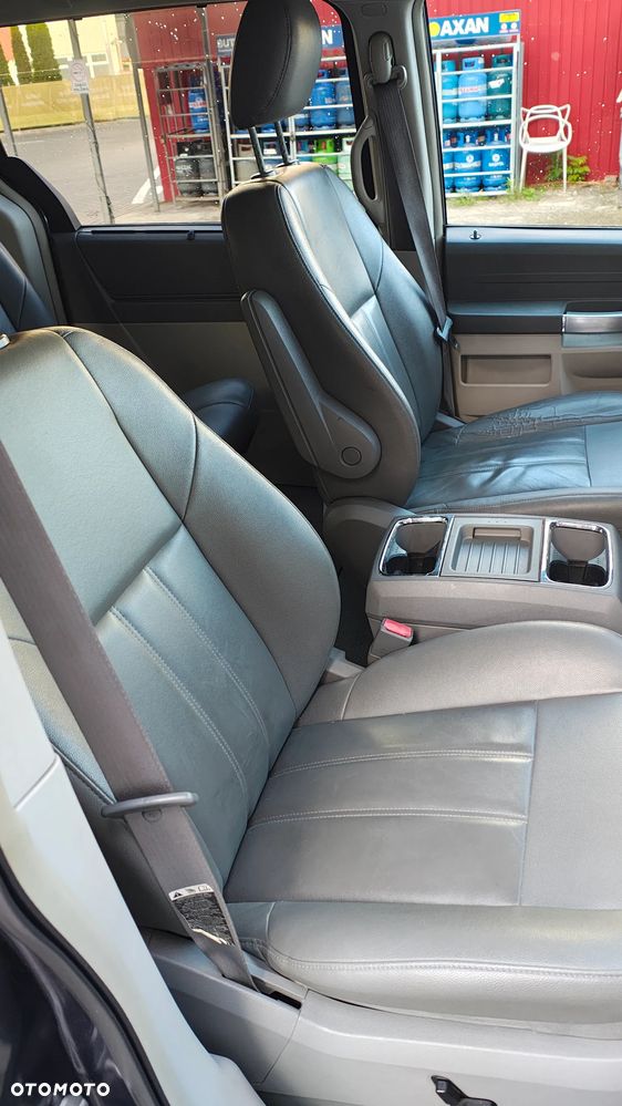 Chrysler Town & Country - 19