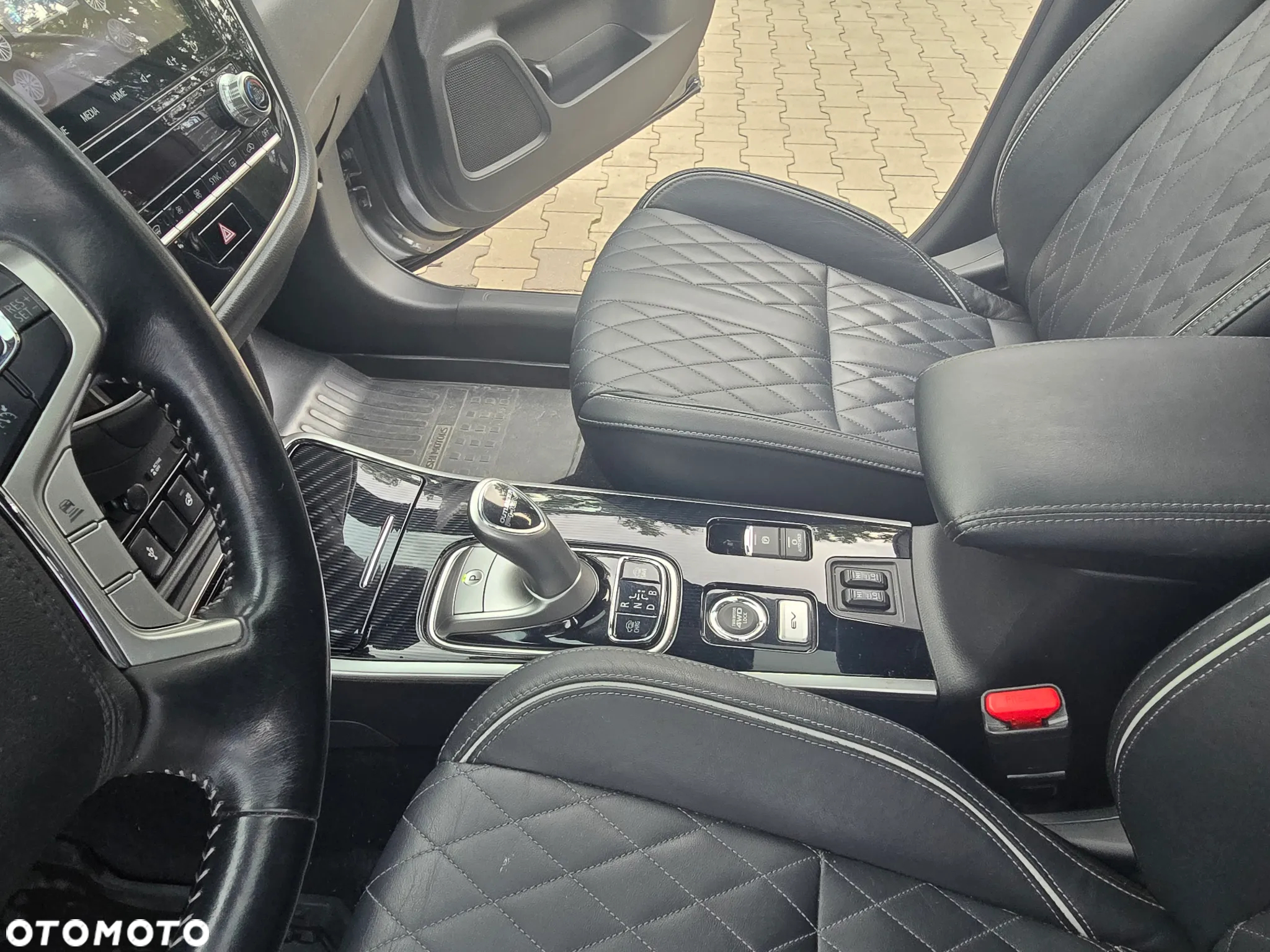 Mitsubishi Outlander 2.0 4WD Plug-In Hybrid Top - 4