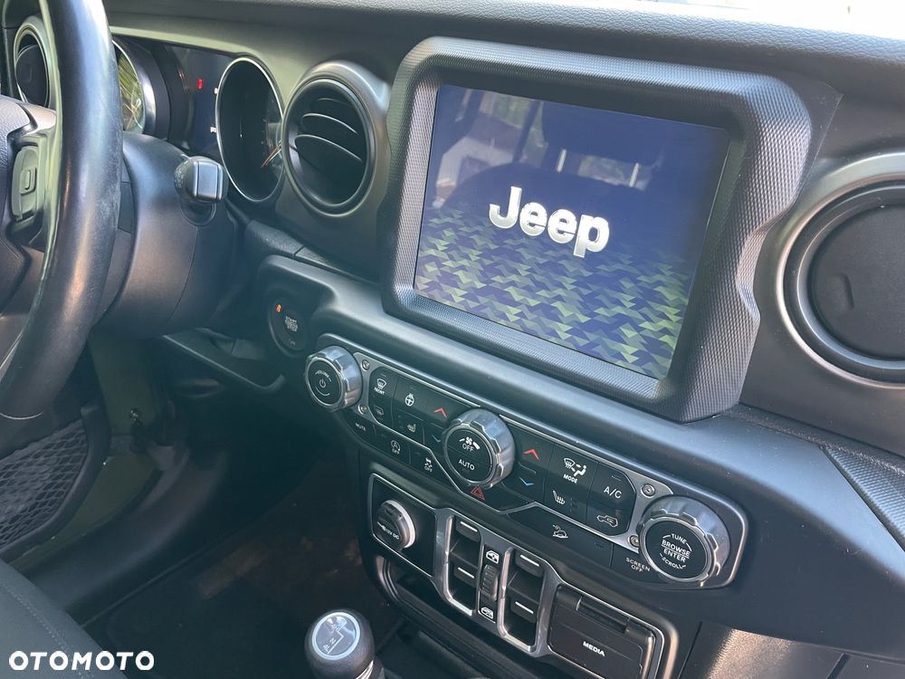 Jeep Wrangler - 30
