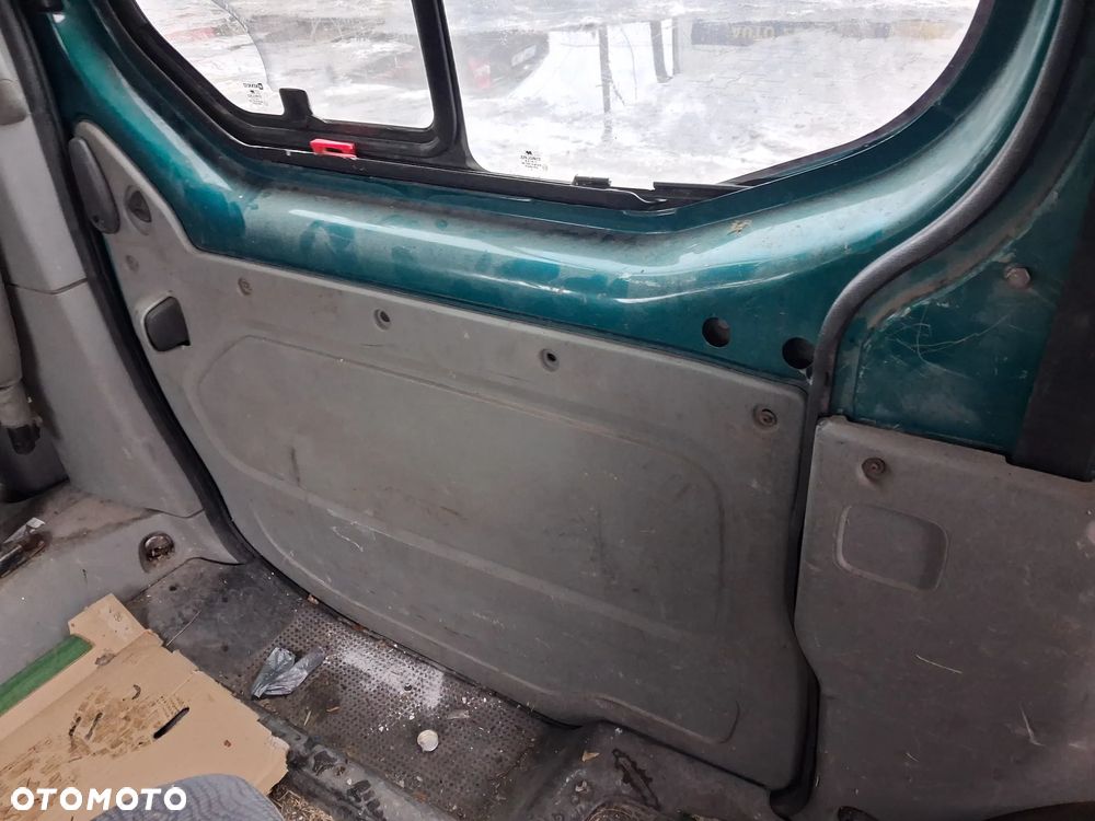 Renault Traffic I Opel Vivaro 01-07 silnik kompletny 1.9 DCi F9Q 101KM F9Q760 skrzynia biegów 6 biegów PK6 375 drzwi maska klapa błotnik lampa lusterko szyba czołowa drzwi tył tylne zamek listwa atrapa podstawa czujnik przewód wiązka rura turbina intercooler lewarek maglownica zwrotnica zacisk podstawa stopień manetka panel wyświetlacz ramka boczek fotel ława pas pompa sterownik moduł felga sanki belka mechanizm NA CZĘŚCI WSZYSTKIE CZĘŚCI - 24