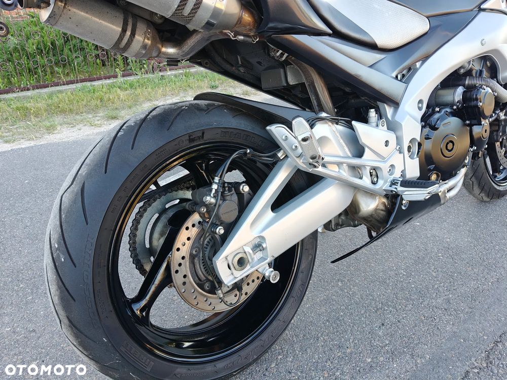 Suzuki GSR - 22