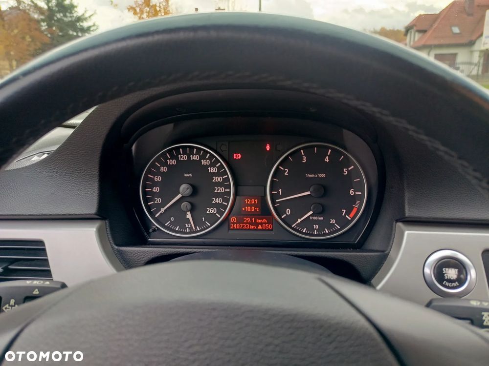 BMW Seria 3 318i - 29