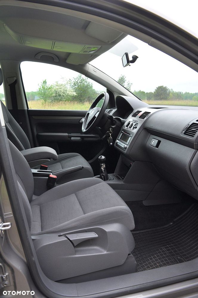 Volkswagen Touran 1.6 Conceptline - 13