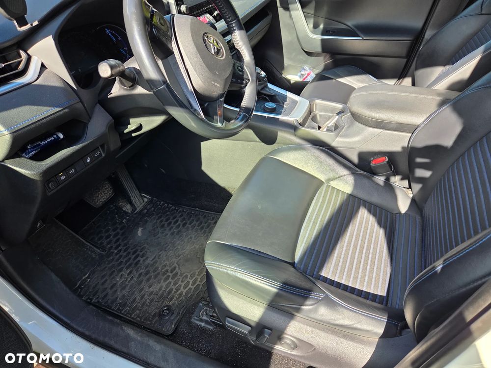 Toyota RAV4 - 16