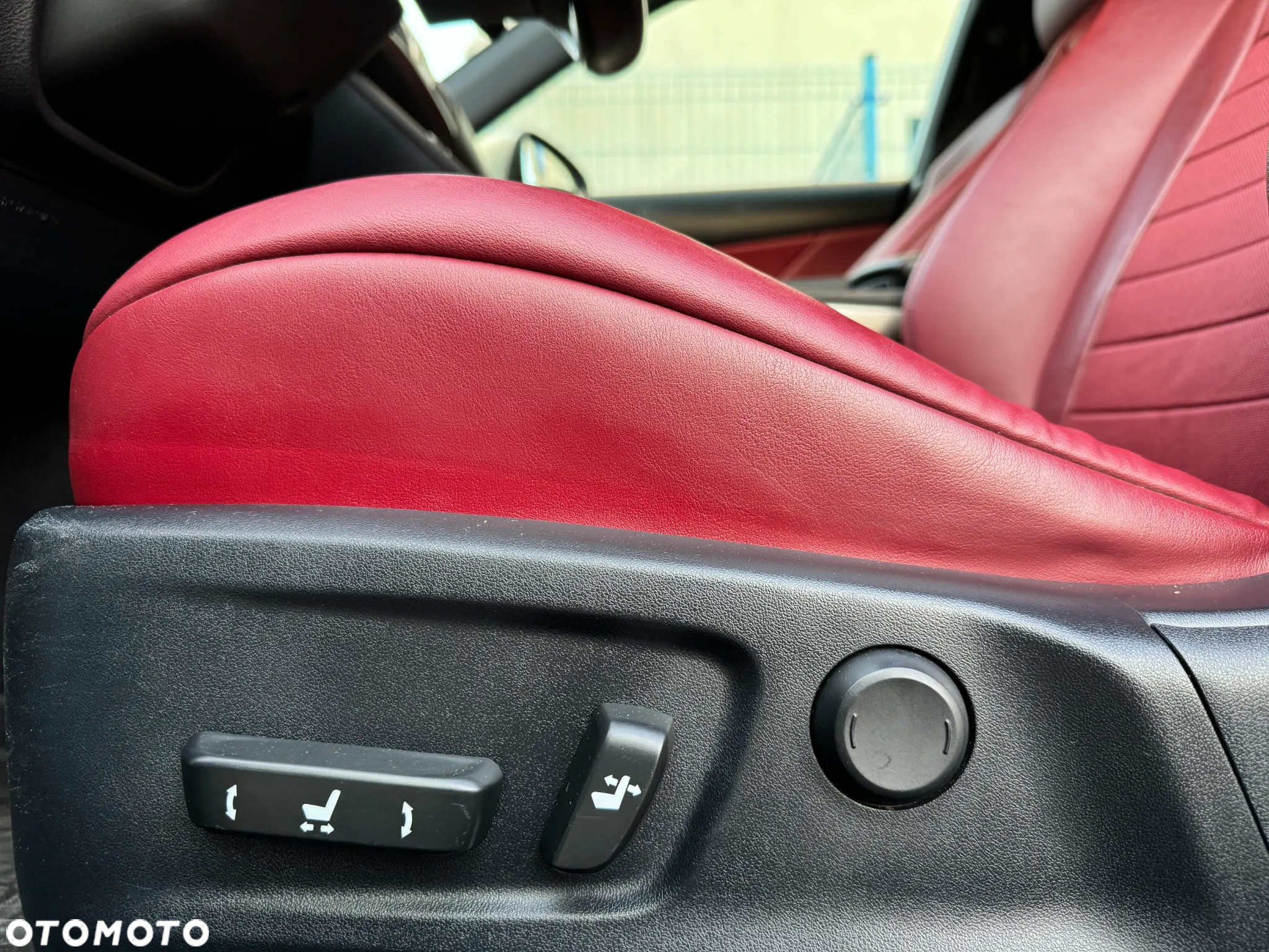 Lexus IS 200t / 300 F Sport - 12