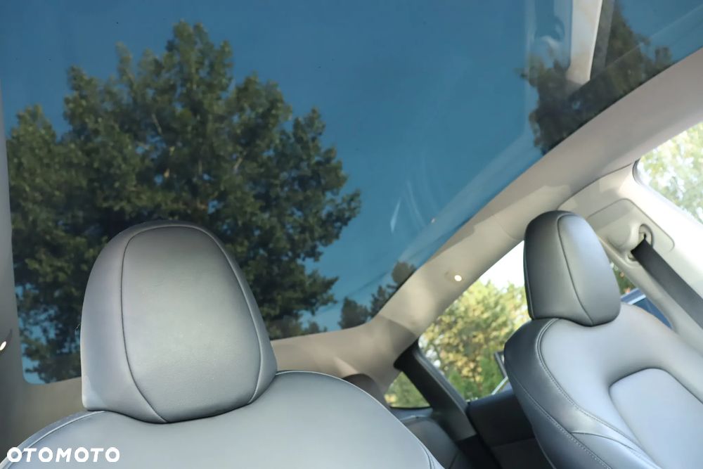 Tesla Y Long Range AWD - 24