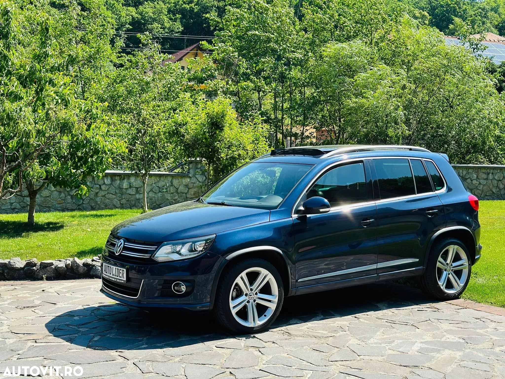Volkswagen Tiguan - 2