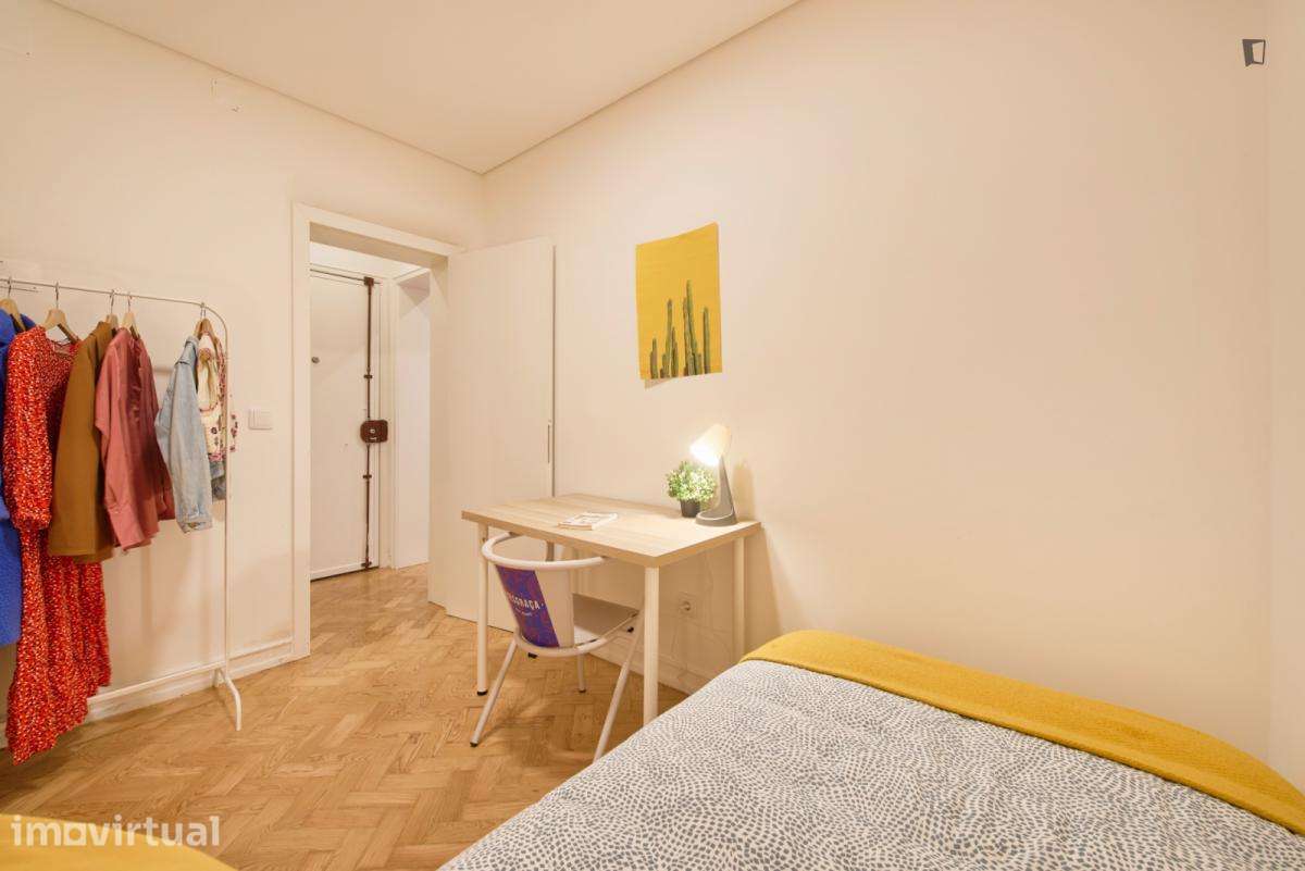 Quarto - localizado em Roma-Areeiro Lisbon - Grande imagem: 5/24
