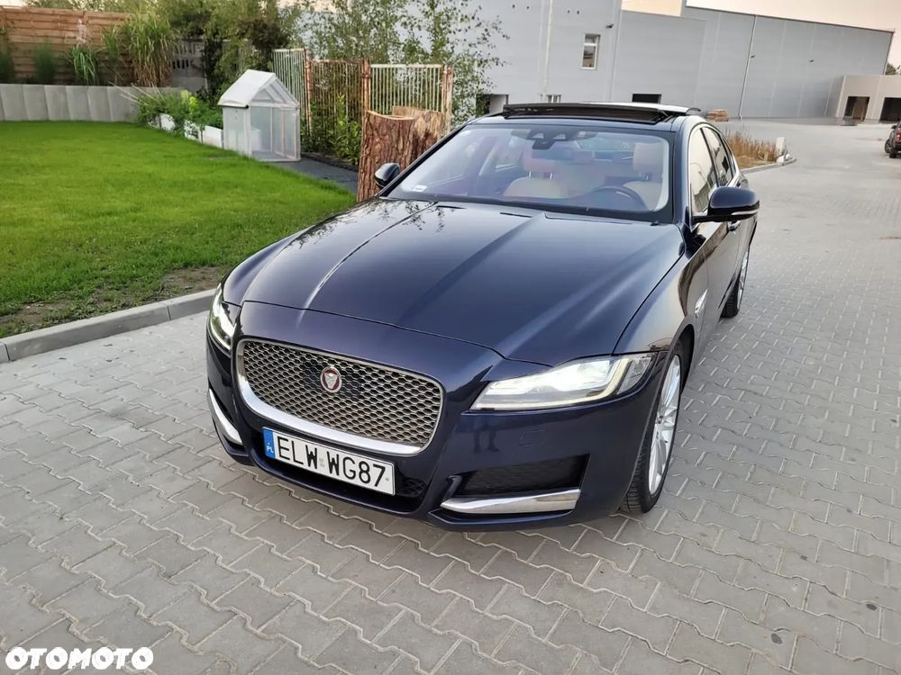 Jaguar XF 20d Prestige - 11