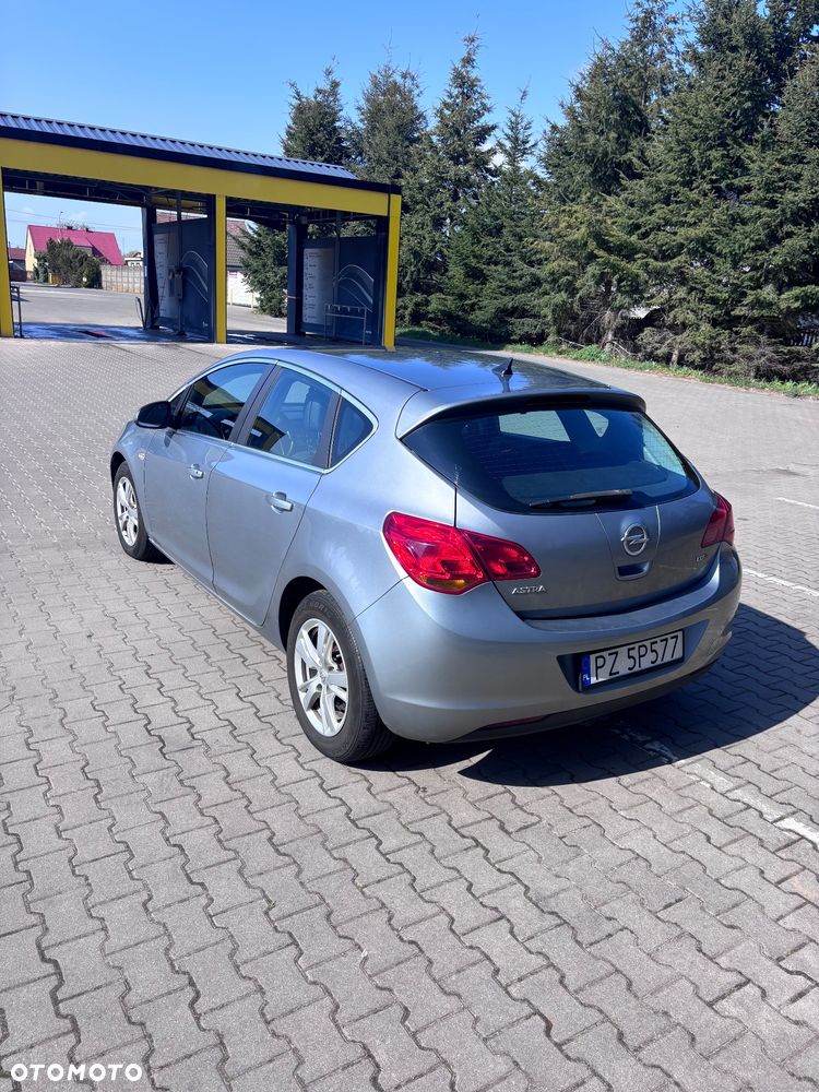 Opel Astra 1.7 CDTI DPF Cosmo - 6