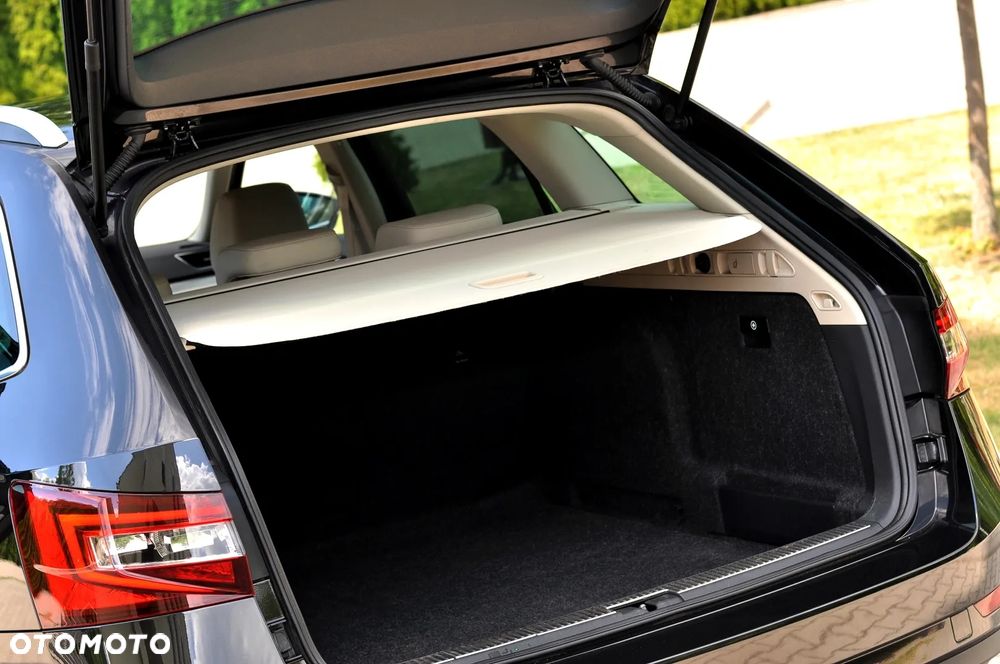 Skoda Superb 2.0 TDI Premium Edition - 12