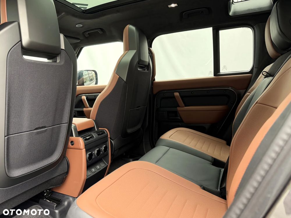 Land Rover Defender 110 P635 OCTA - 10
