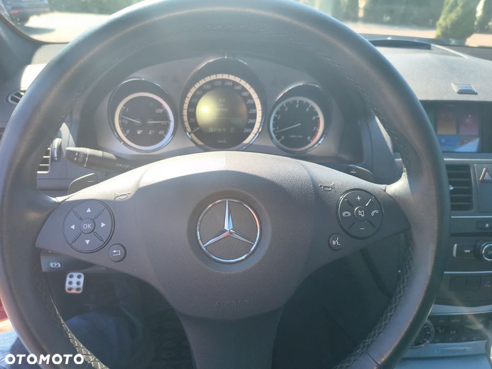 Mercedes-Benz Klasa C 250 CGI BlueEff Avantgarde - 25