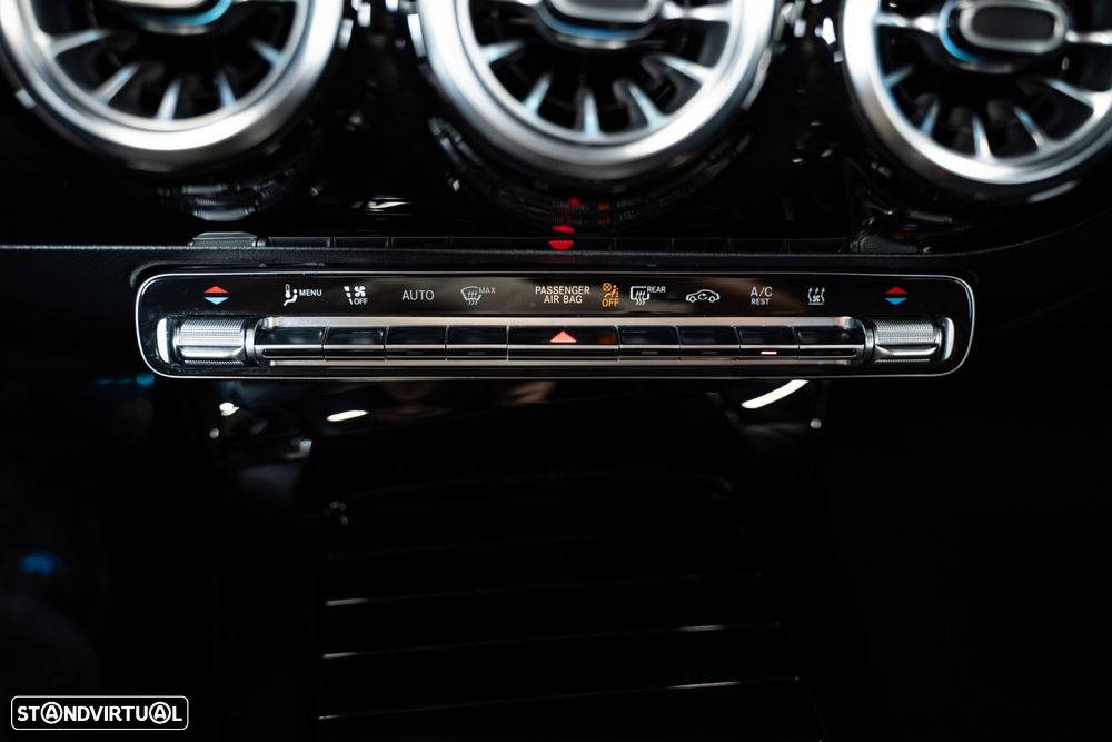 Mercedes-Benz A 250 e 8G-DCT AMG Line - 38