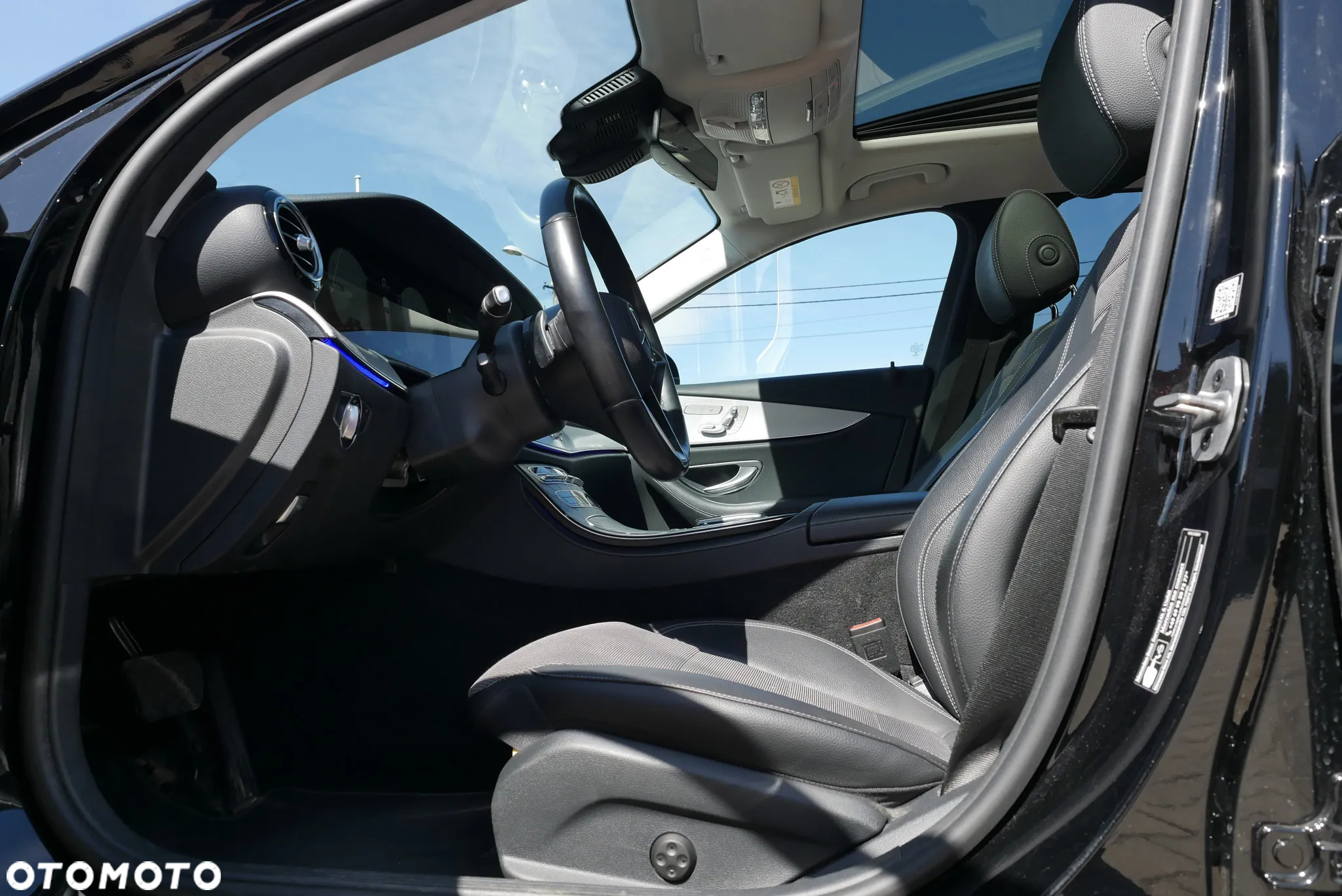 Mercedes-Benz Klasa E 220 d 4Matic T 9G-TRONIC Avantgarde - 23