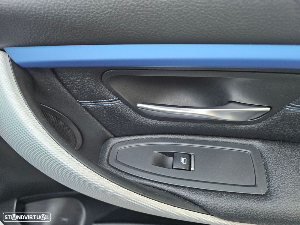 BMW 320 i Touring Pack Desportivo M - 13