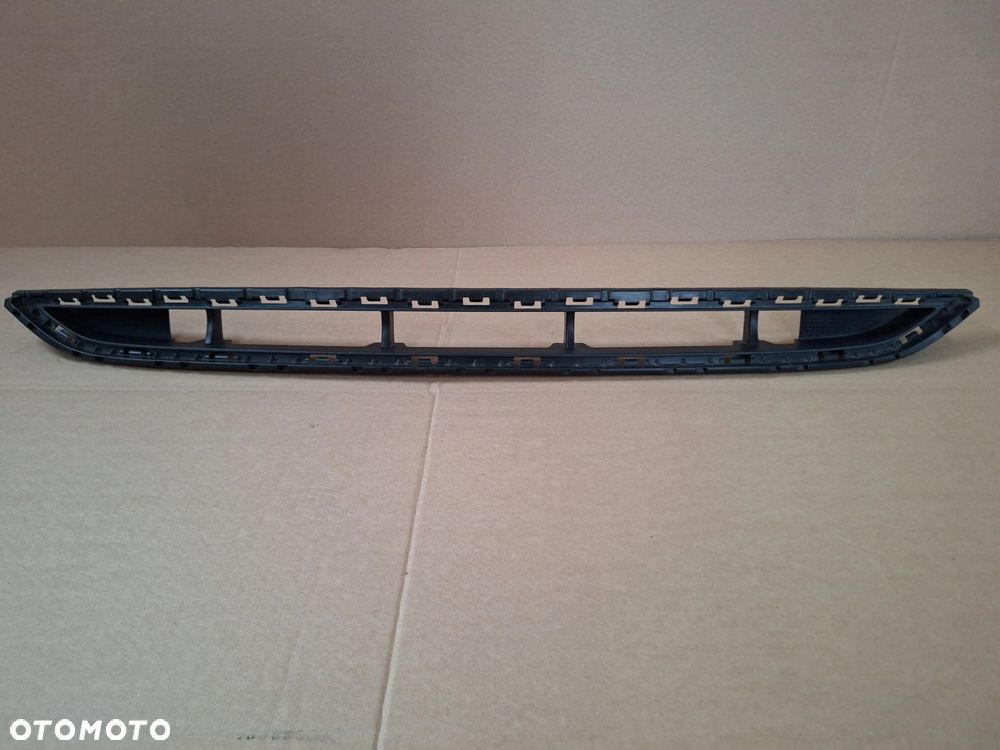 HYUNDAI i30 III 17-20 KRATKA ŚRODKOWA DOLNA W ZDERZAK PRZÓD PRZEDNI ORYG. 86561-G4000 WYSYŁKA 24H - 1