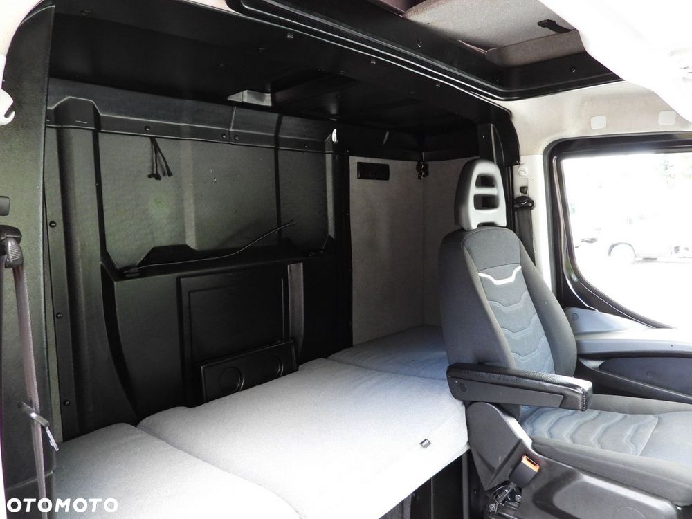 Iveco DAILY 35S18 KONTENER WINDA 8 PALET WEBASTO TEMPOMAT NAWIGACJA LEDY PNEUMATYKA KLIMATYZACJA  180KM - 38