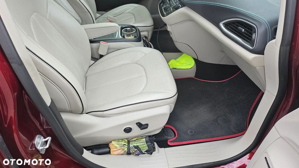 Chrysler Pacifica - 12