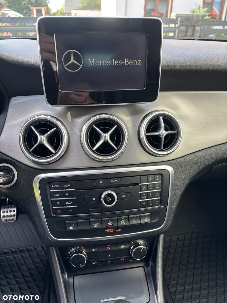 Mercedes-Benz GLA 180 AMG Line - 31