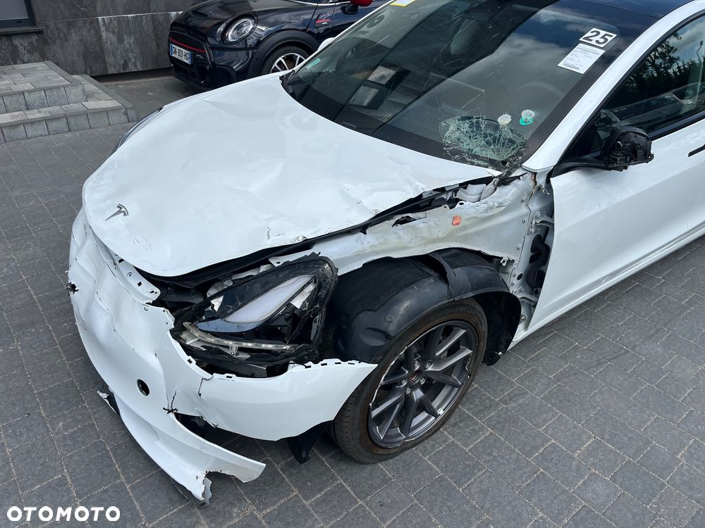 Tesla Model 3 - 9