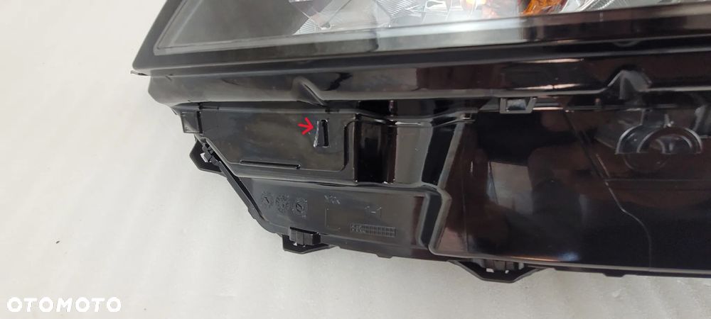 LAMPA LEWA PRZÓD NISSAN QASHQAI III J12 2021- KOITO 100-8D02F 26060-6HN2C - 6