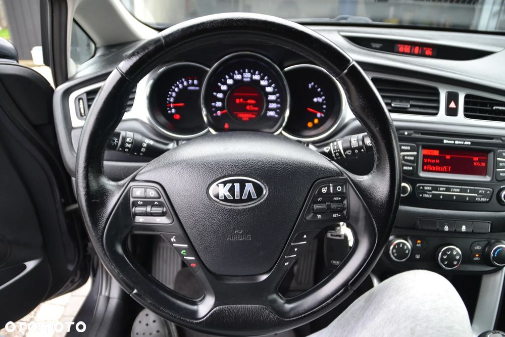 Kia Ceed 1.6 GDI Dream Team Edition - 18