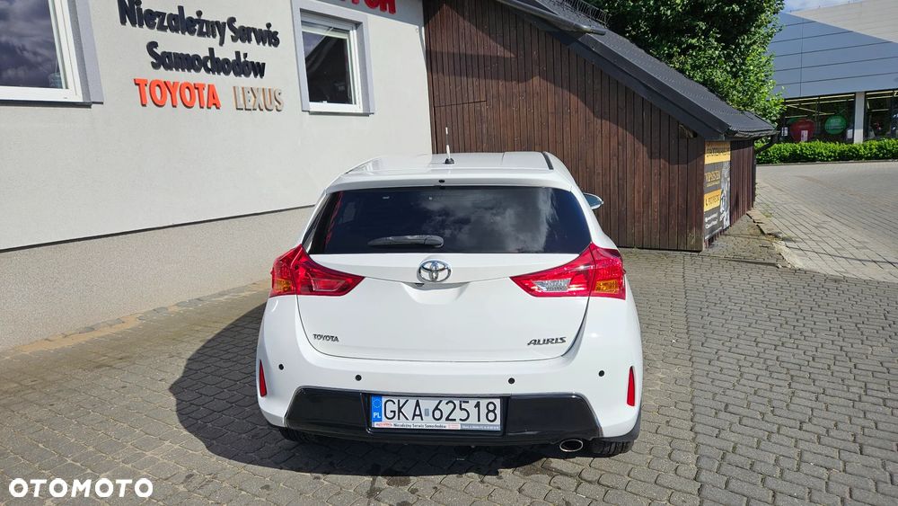 Toyota Auris 1.6 Premium - 11