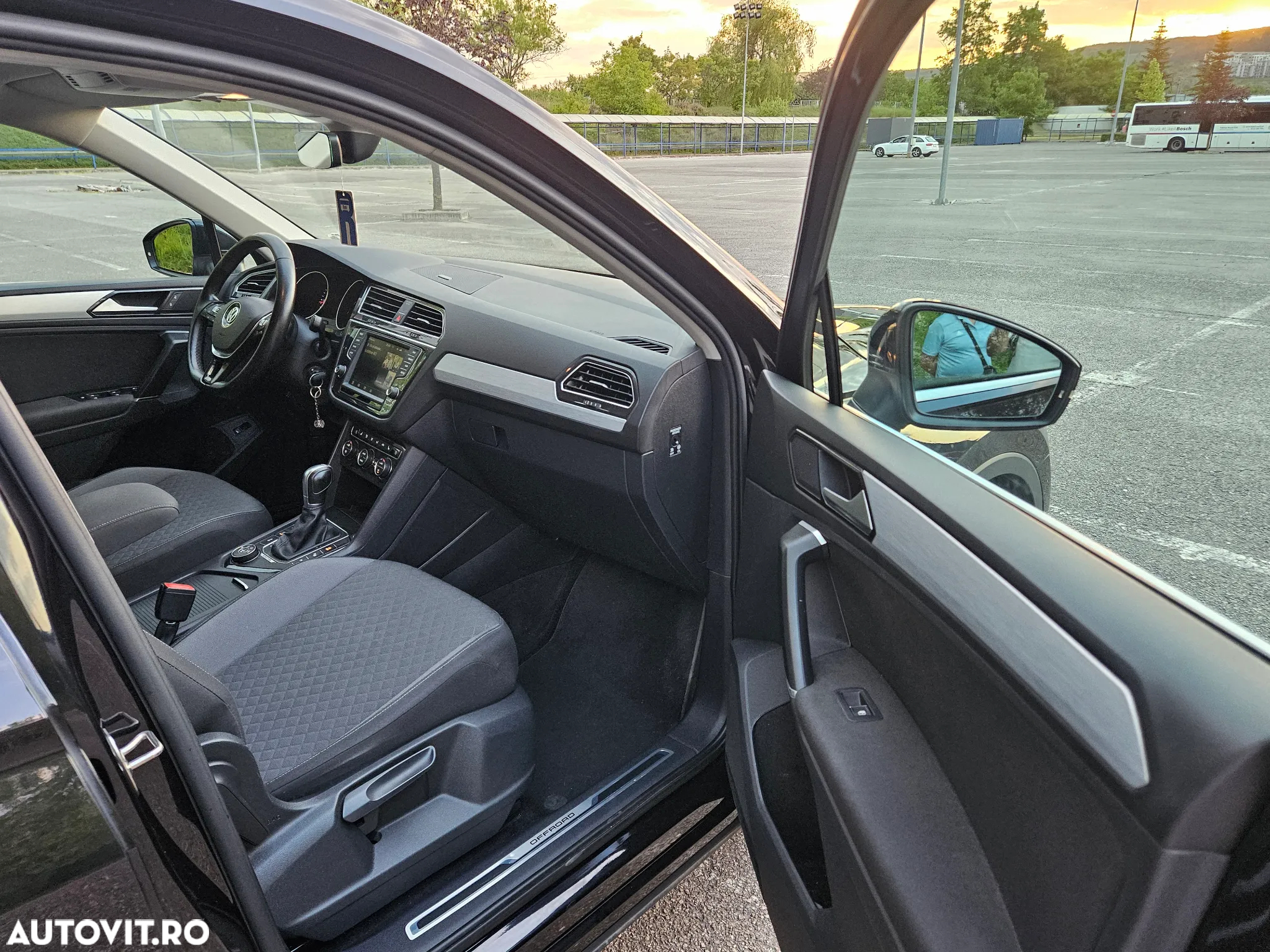 Volkswagen Tiguan 2.0 TDI SCR 4MOTION DSG Elegance - 6