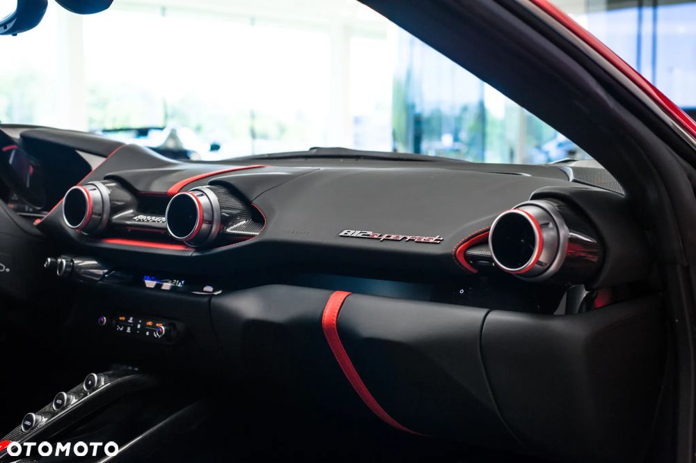 Ferrari 812 Superfast - 18