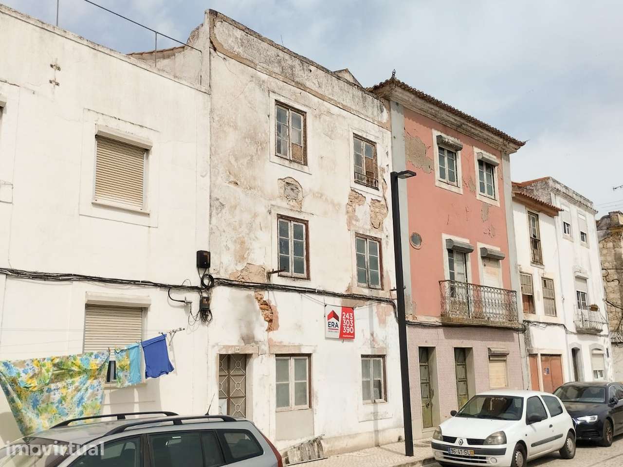 Prédio de 3 pisos vendido c/ Projecto Aprovado - Grande imagem: 3/7