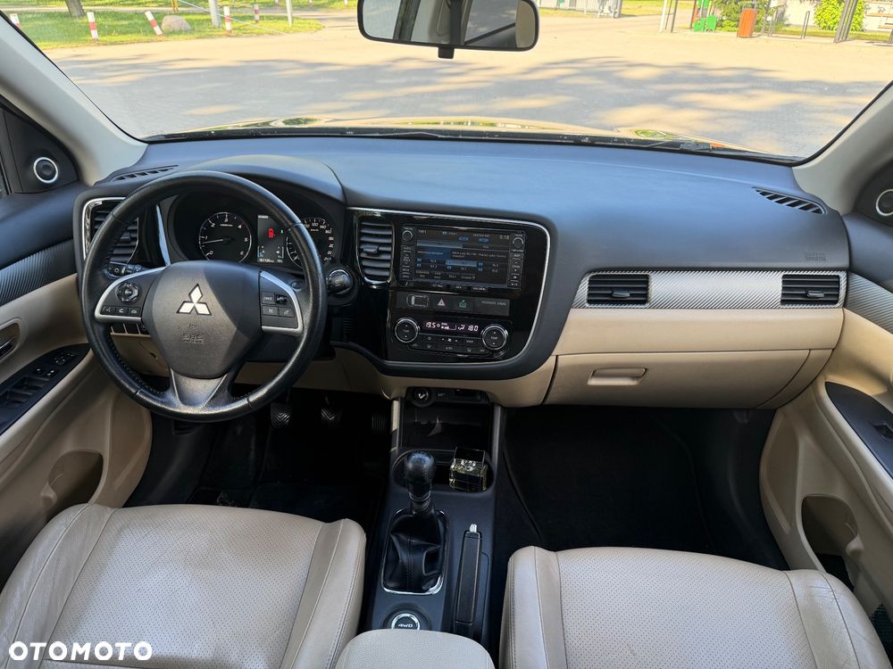 Mitsubishi Outlander 2.2 DI-D 4WD Plus - 18