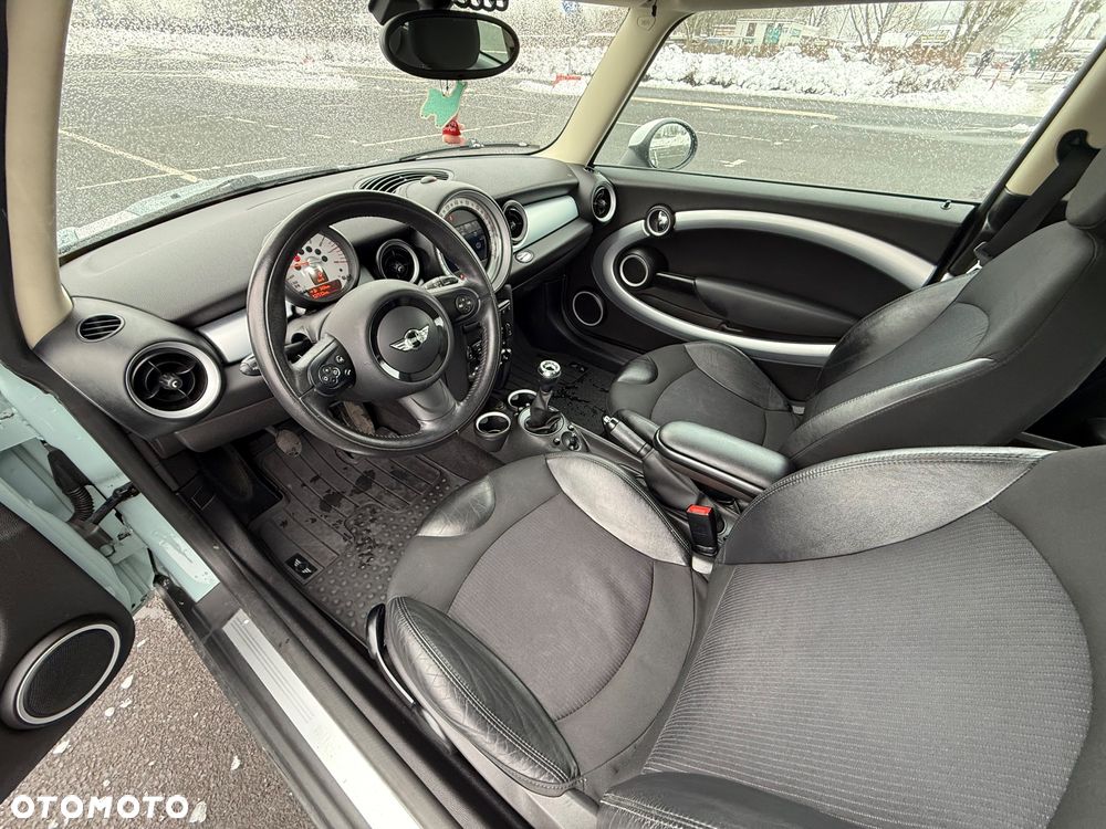 MINI Cooper Standard - 16