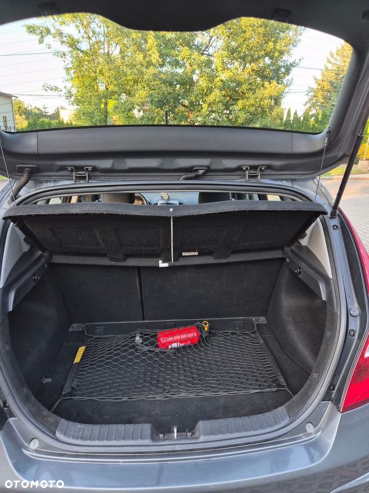 Hyundai i30 1.6 Comfort EU5 - 19