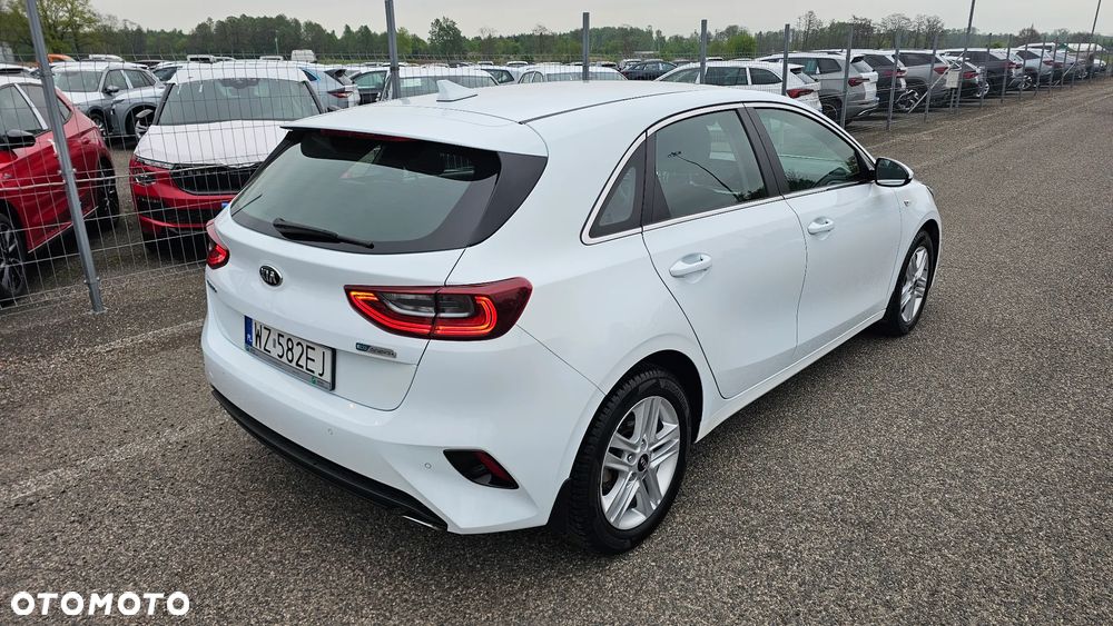 Kia Ceed 1.6 CRDi mHEV M - 4