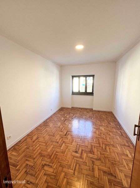 Arrenda-se Apartamento T2 Rua Carlos Anjos - Grande imagem: 2/12