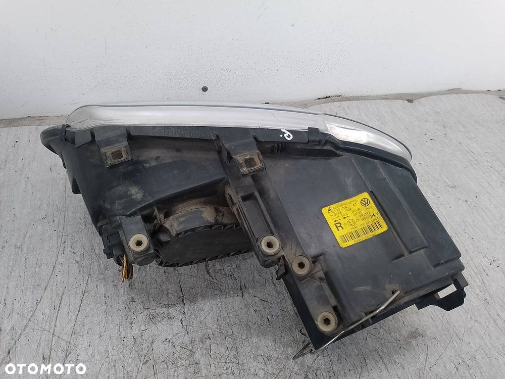 LAMPA PRZÓD PRAWA VW TOURAN I 1T0941006M  0301205204 - 5