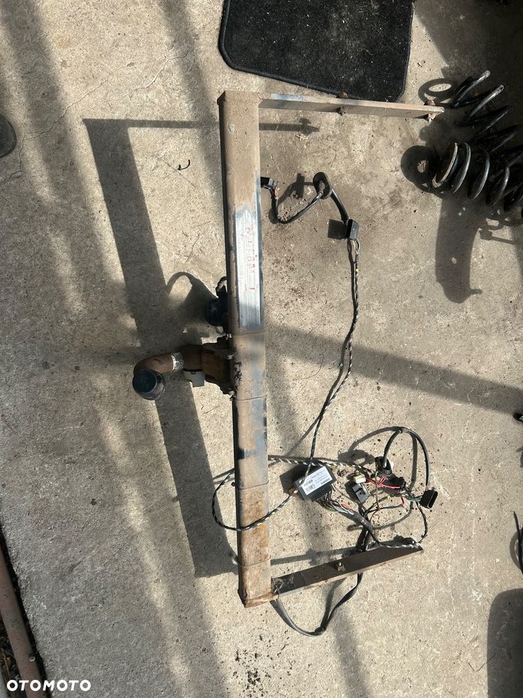Hak komplet VW Touran 1T0 BOSAL wypinany z wiązkami pod lampy - 1