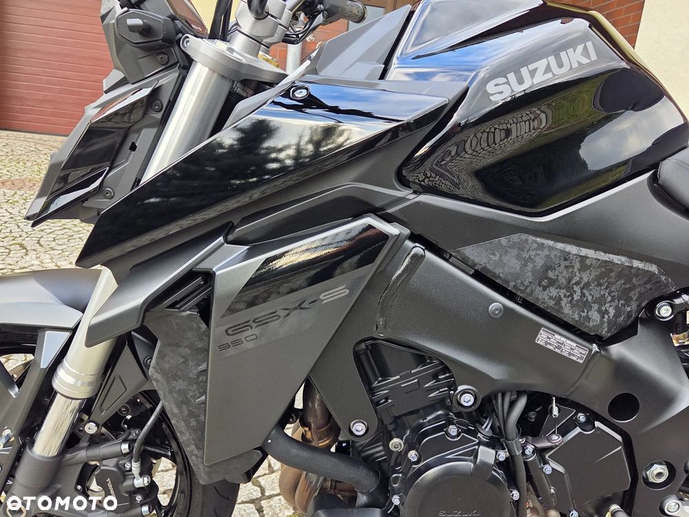 Suzuki GSX - 30