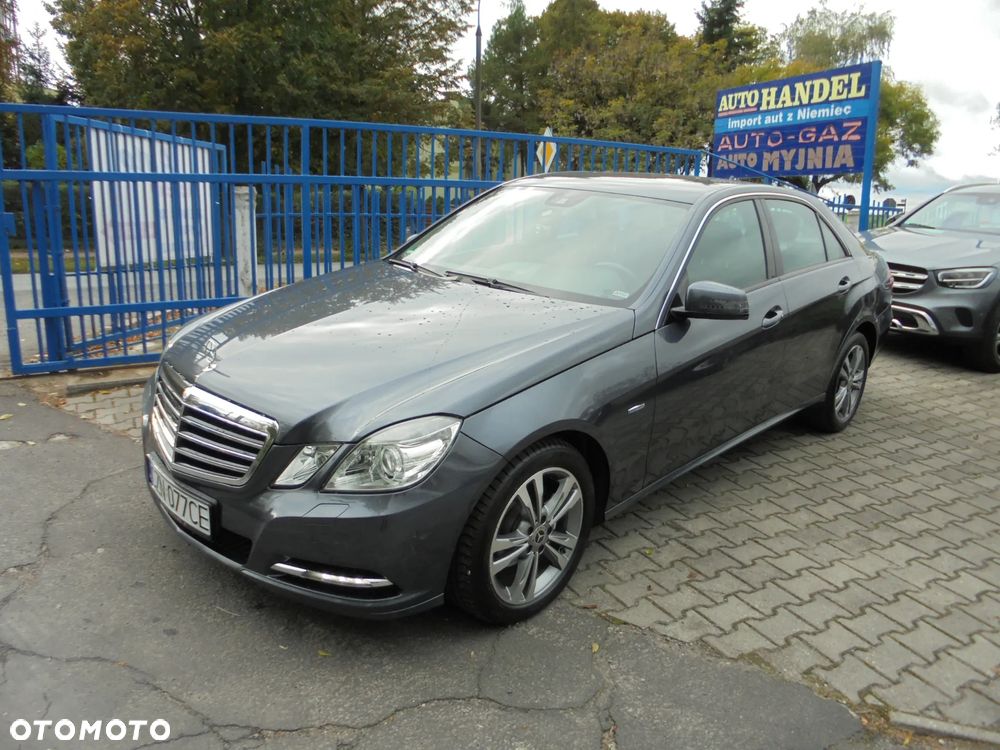 Mercedes-Benz E-Class 2012 photo 2