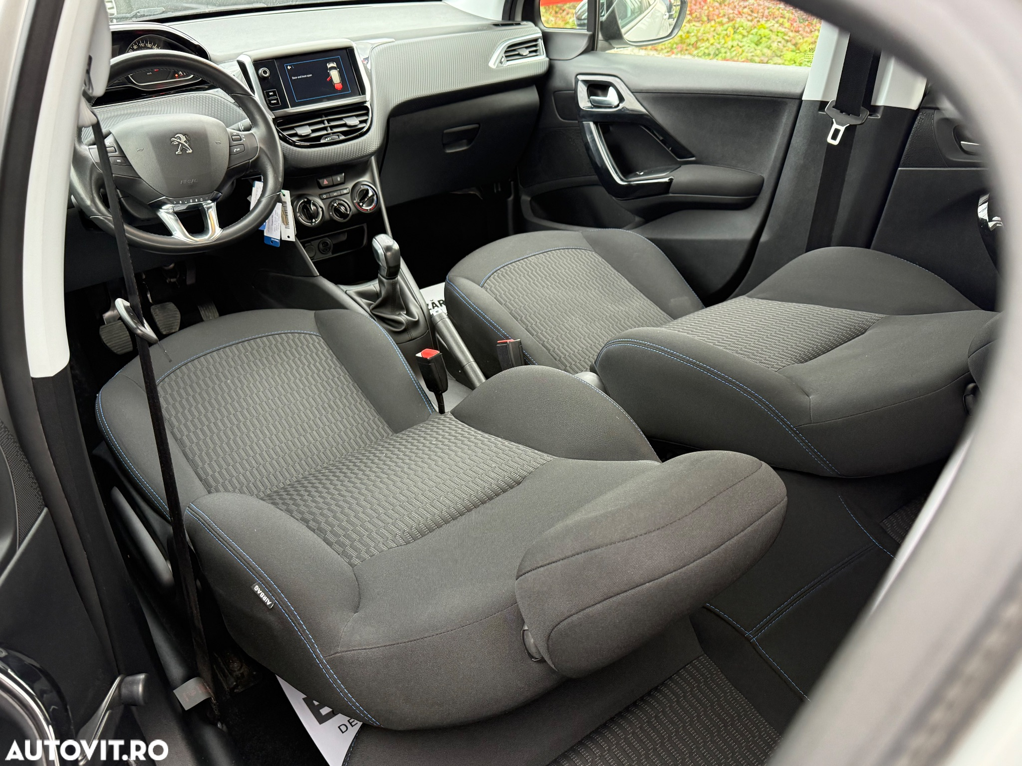 Peugeot 208 1.2 L PureTech Style - 8