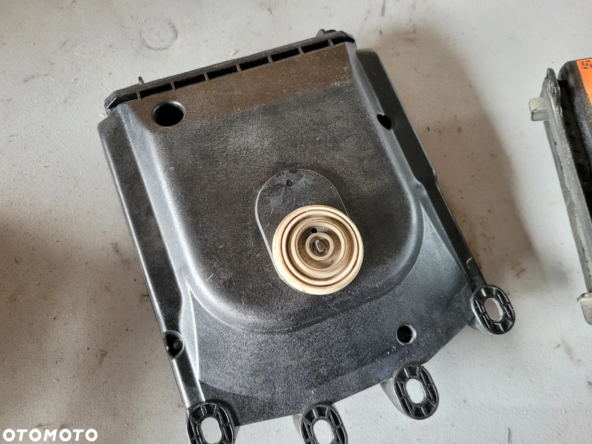 Głośnik niskotonowy subwoofer BMW E60 E61 2006r 6919357 6919358 Logic7 - 8
