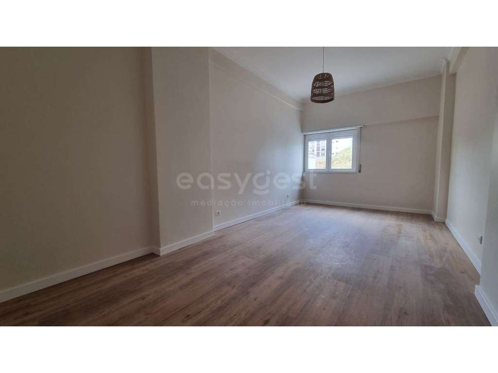 Apartamento T1 nas Laranjeiras - Grande imagem: 4/10