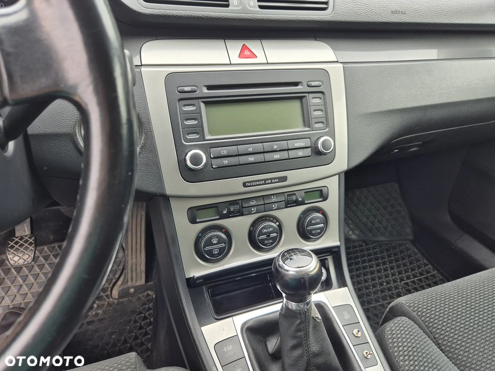 Volkswagen Passat 1.9 TDI Individual - 13