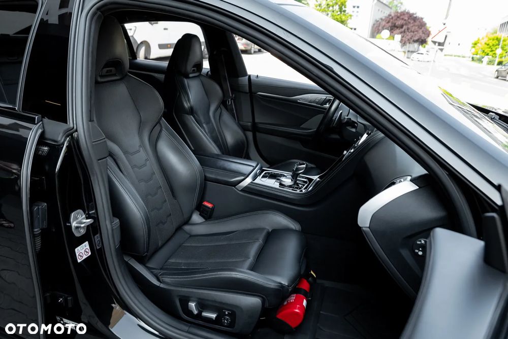 BMW Seria 8 - 34