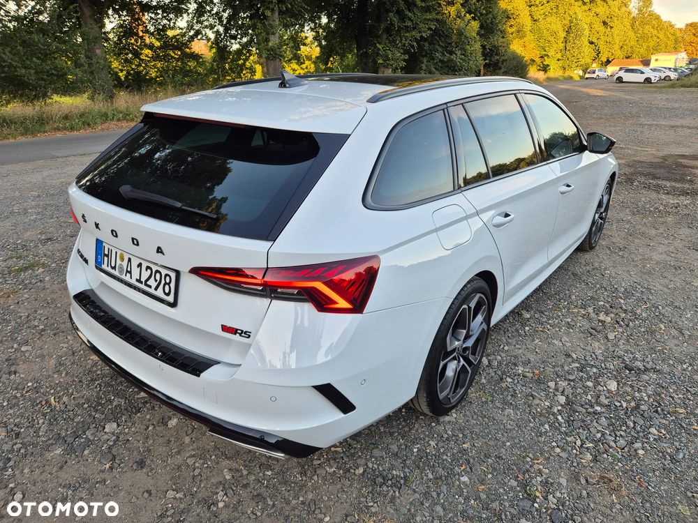 Skoda Octavia Combi 2.0 TDI DSG RS - 9