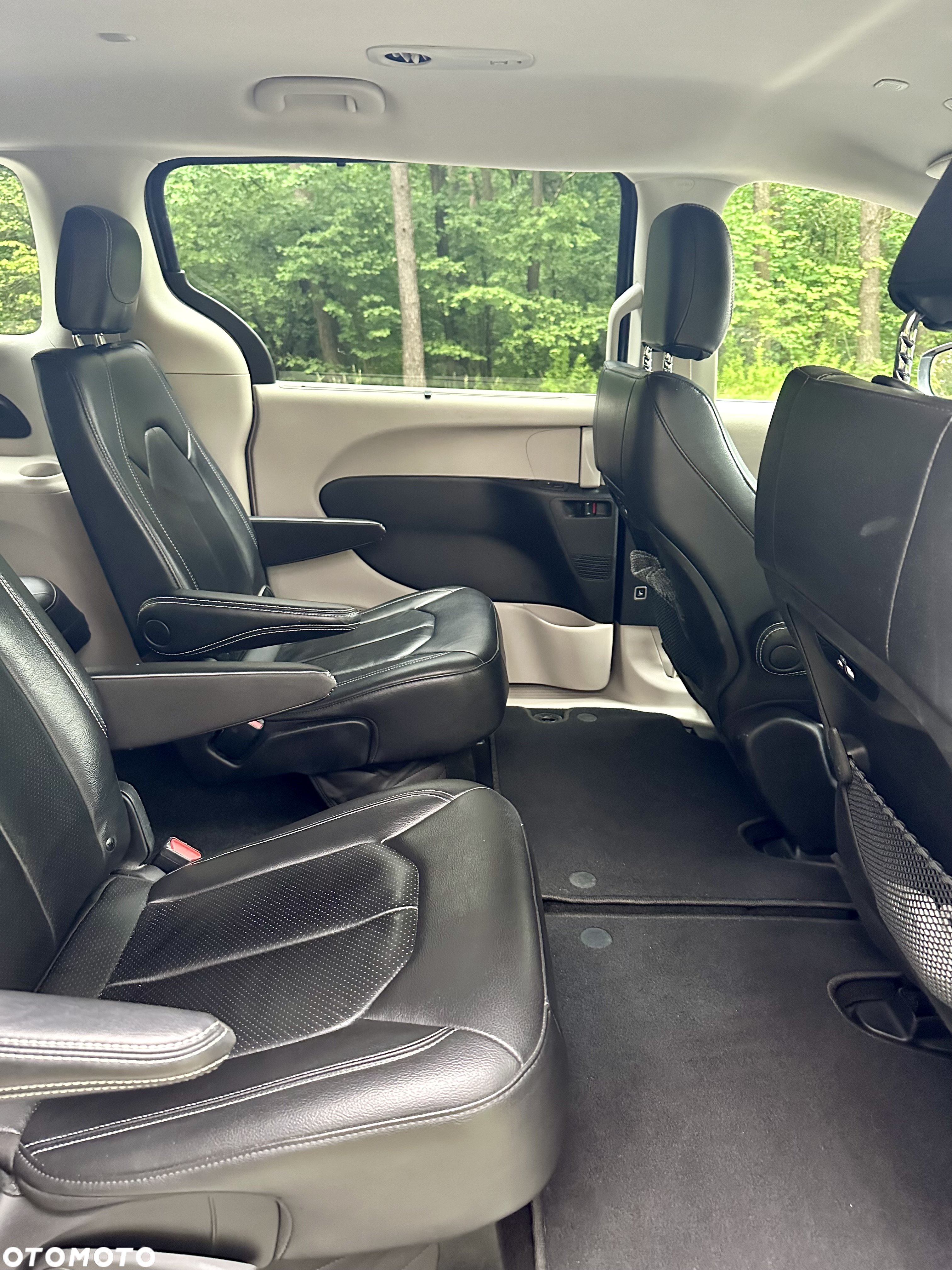 Chrysler Pacifica - 8